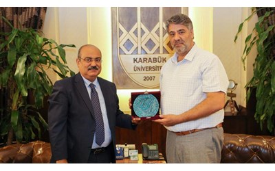 KARABÜK ÜNİVERSİTESİ REKTÖRÜMÜZ SAYIN PROF. DR. REFİK POLAT KARABÜK ÜNİVERSİTESİNİN TÜRKİYE'DE EN FAZLA ULUSLARARASI ÖĞRENCİYE SAHİP 1.Cİ ÜNİVERSİTE OLDUĞUNU SÖYLEDİ