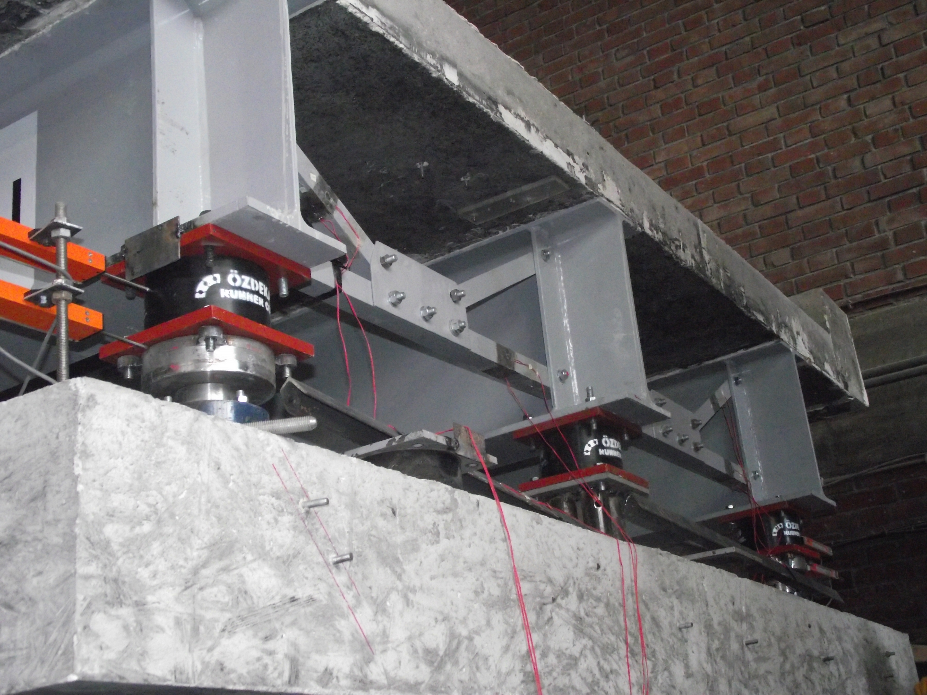 Sismik Deprem İzolatörleri-LDRB İzolatörler