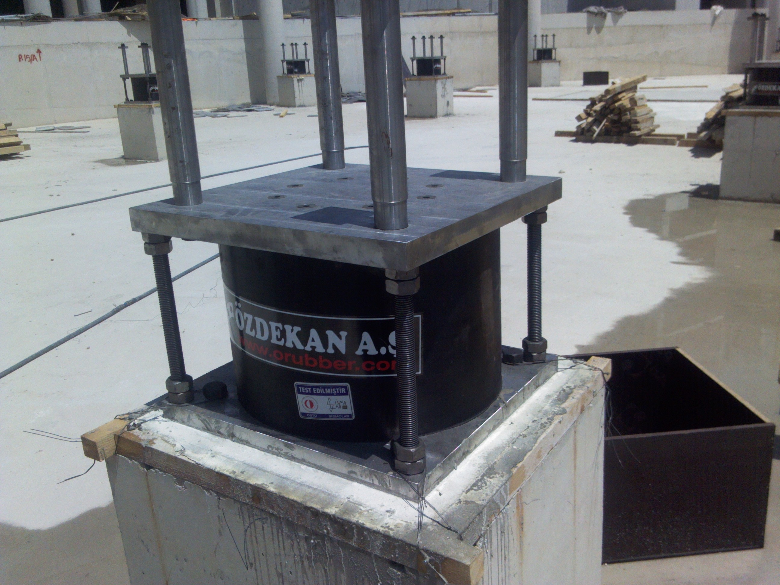 Sismik Deprem İzolatörleri - LRB izolatörler