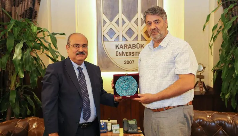 KARABÜK ÜNİVERSİTESİ REKTÖRÜMÜZ SAYIN PROF. DR. REFİK POLAT KARABÜK ÜNİVERSİTESİNİN TÜRKİYE'DE EN FAZLA ULUSLARARASI ÖĞRENCİYE SAHİP 1.Cİ ÜNİVERSİTE OLDUĞUNU SÖYLEDİ