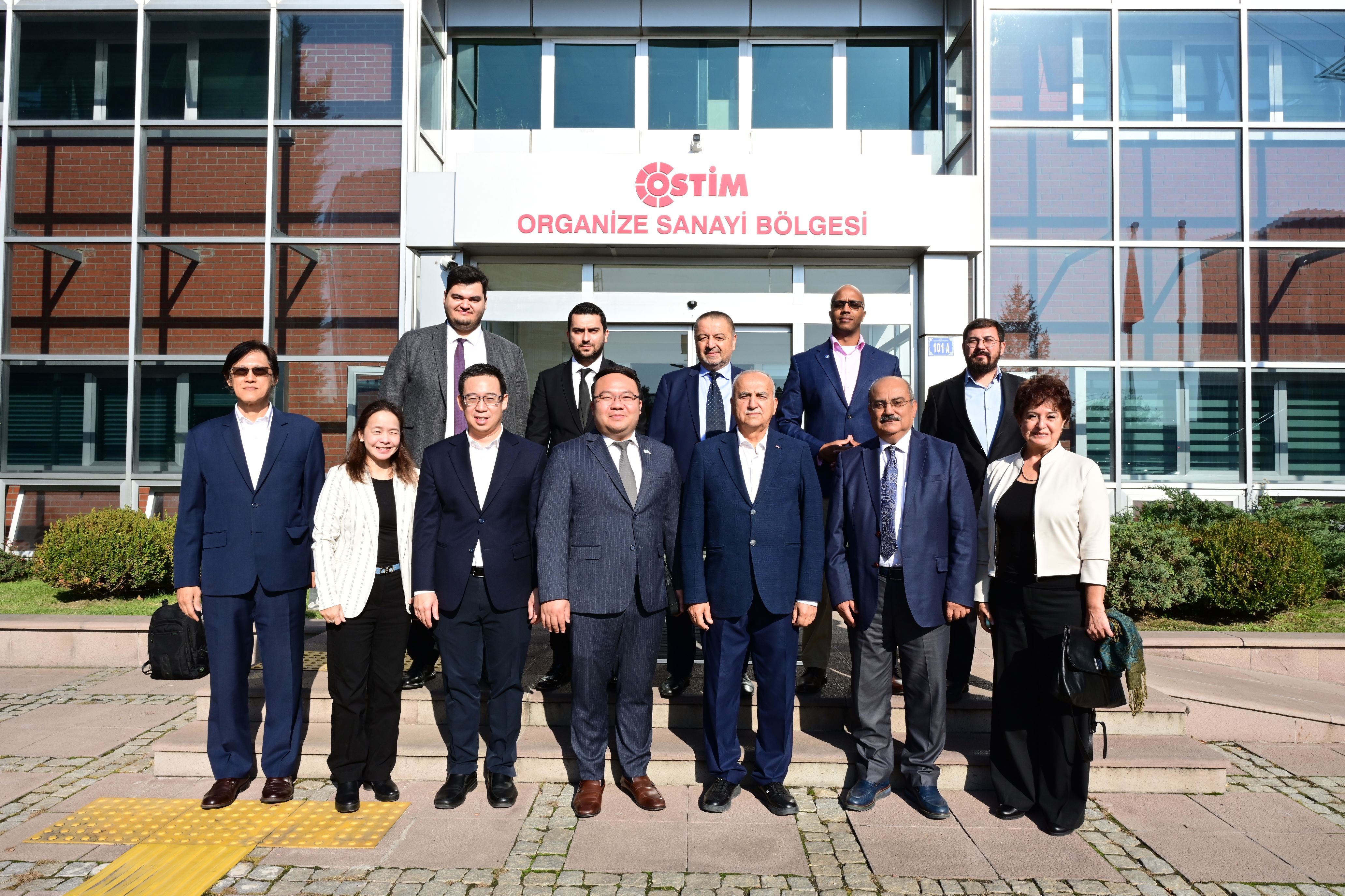 THAILAND’S PMU-B DELEGATION VISITS ARUS